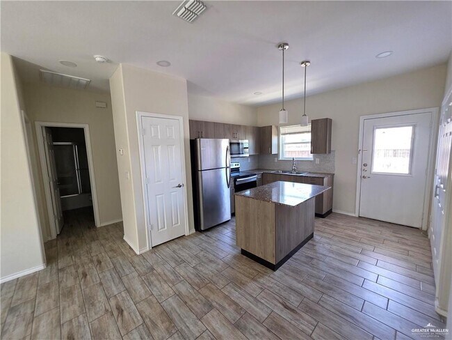 11 Hiawatha Dr Unit 3