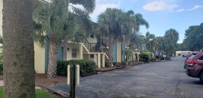 Building Front - 2181 Lakeview Dr Condo Unit 109