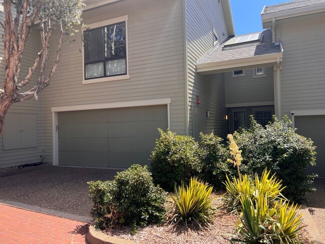 RENOVATED TWO BEDROOM TWO AND HALF BATH CO... - RENOVATED TWO BEDROOM TWO AND HALF BATH CO... Condo