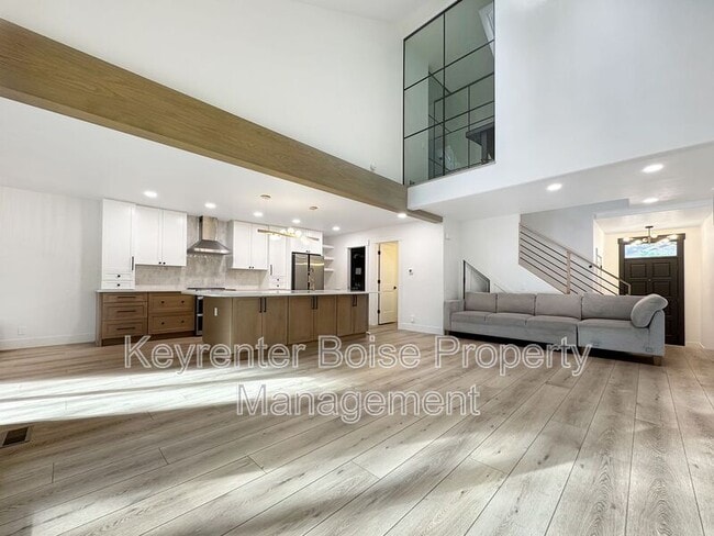 Photo - 832 E Riverpark Ln