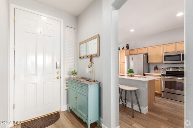 Building Photo - 3725 E Meadowview Dr Rental