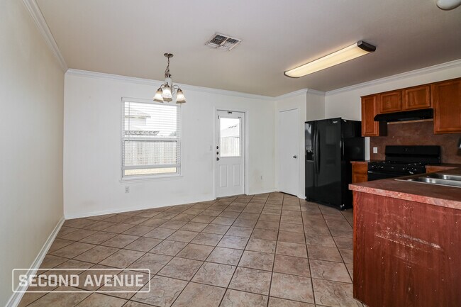 Photo - 6021 Determine Ln