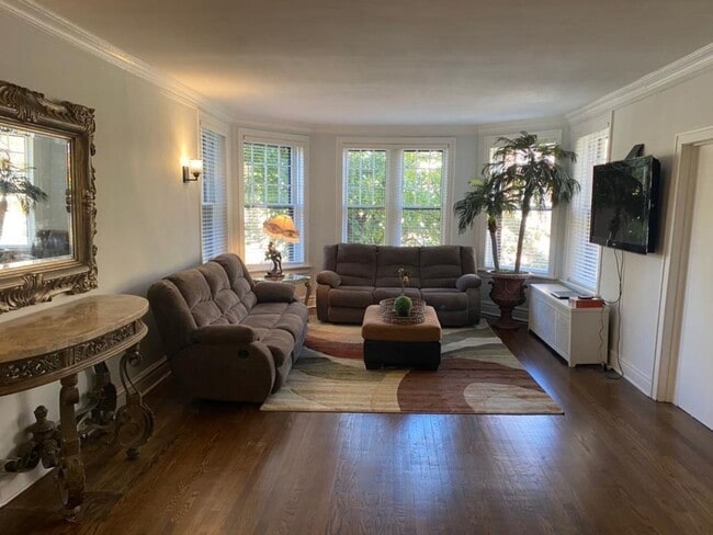 Photo - 1215 W Lunt Ave Unidad 1A Rental
