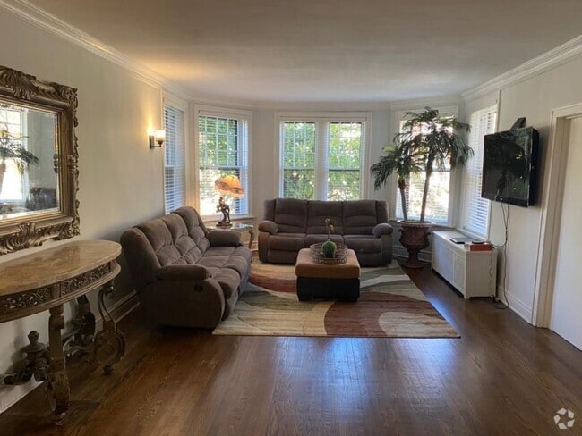 Building Photo - 1215 W Lunt Ave Unit 1A Rental