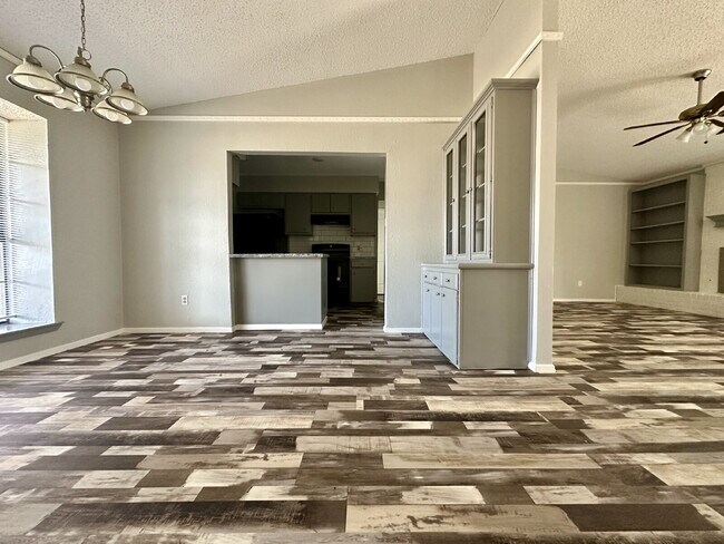 Updated 4 Bedroom Home w/ Gorgeous Floors