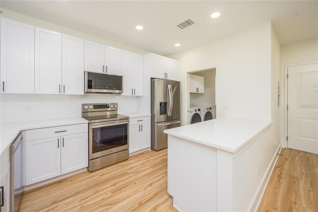 Photo - 419 SE 1st Ave Unidad 102