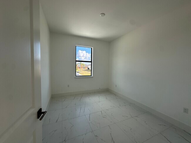 Photo - 1120 Homer Ave S