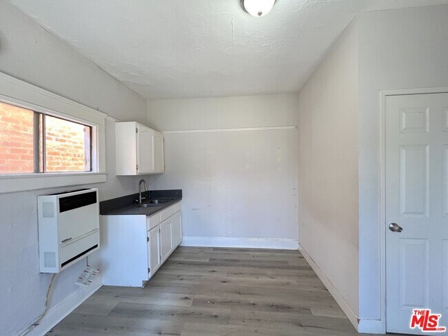 Photo - 156 W 32nd St Unit 1