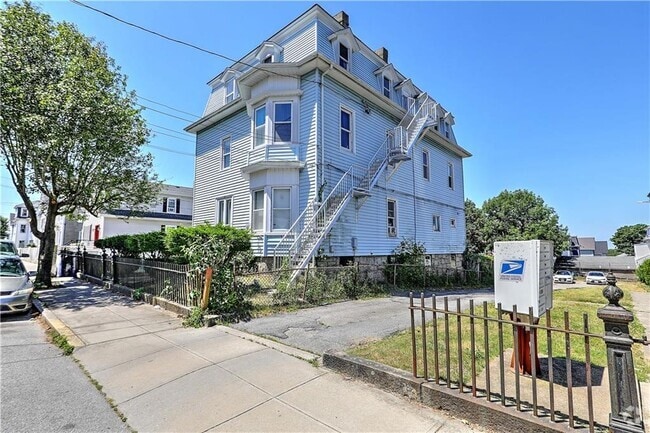 Building Photo - 227 Whipple St Unit 3 Rental
