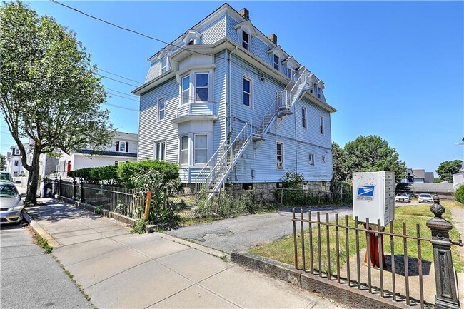 Building Photo - 227 Whipple St Unit 3 Rental