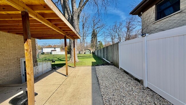 Photo - 1895 Birch St