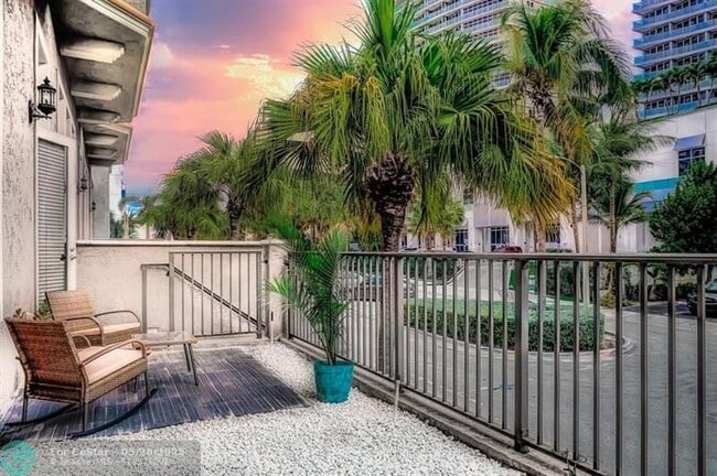 Photo - 3035 Riomar St