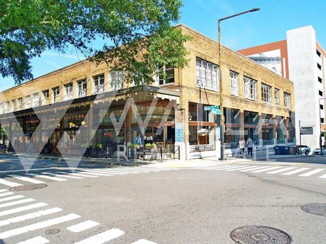 DOWNTOWN LIVING WITH PRIVATE GATED ENTRANC... - DOWNTOWN LIVING WITH PRIVATE GATED ENTRANC... Apartment
