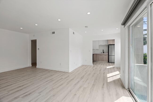 Photo - 2034 Garth Avenue