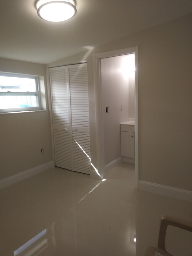 Photo - 11842 SW 37 Ter Unit Rear