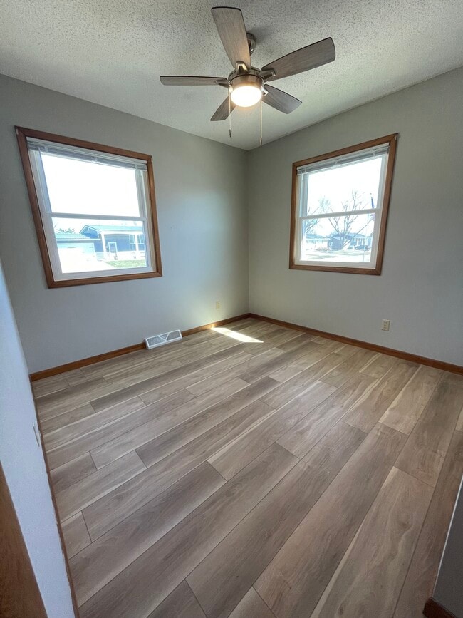 Photo - 975 W 9th Ave