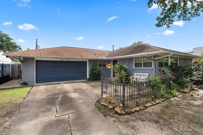 Building Photo - 5110 Hialeah Dr