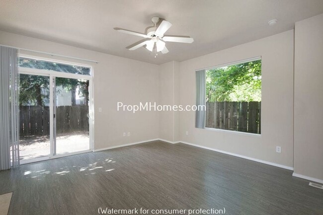 Photo - Adorable Three Bedroom Home In SE Portland - With A Spacious Backyard!