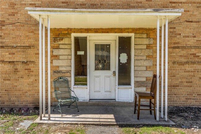 Building Photo - 18963 Hilliard Blvd Unit 1 Rental