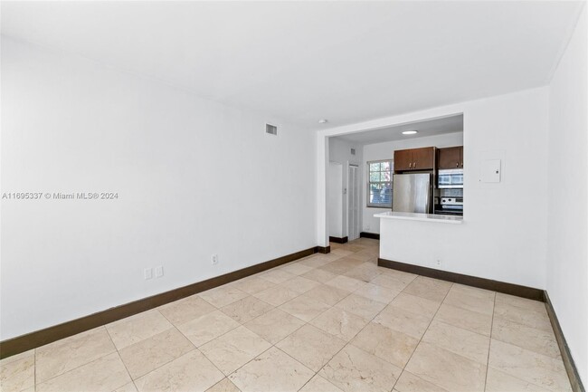 Photo - 551 NE 62nd St Condominio Unidad 11