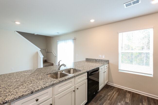 Photo - 2094 Southlea Dr