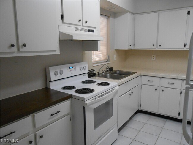 Photo - 241 Thistle Ct