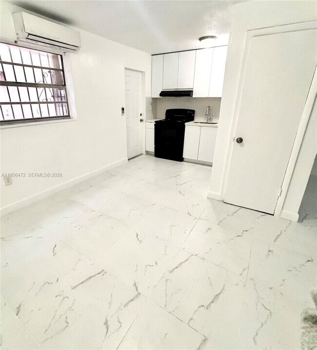 Photo - 2154 SW 4th St Unidad 3