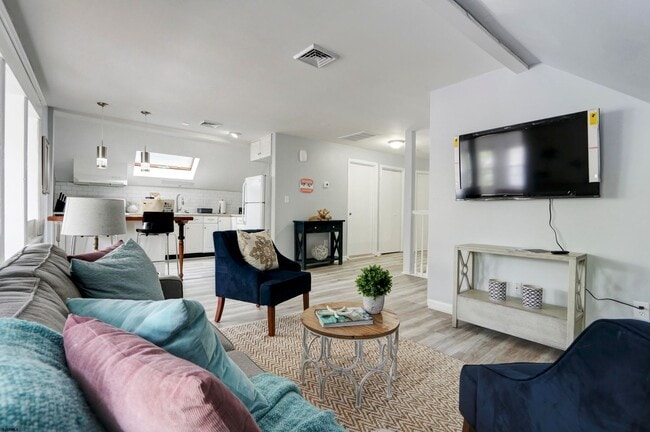 Building Photo - 9 N Weymouth Ave Unit B-B Rental