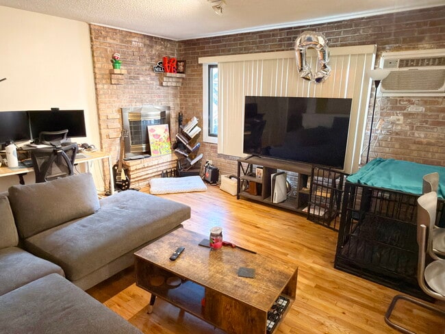 Building Photo - 715 W Diversey Pky Unit 6