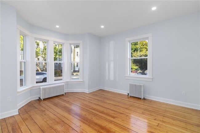 Photo - 43 E George St