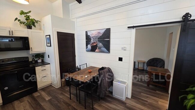 Building Photo - 4213-4213 Trinity Rd