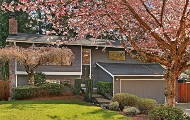 Building Photo - Spacious 4BR/3BA Home in Desirable Houghto...