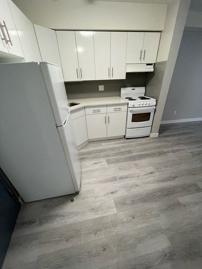 Photo - 13516-102 102 St NW Unit 103