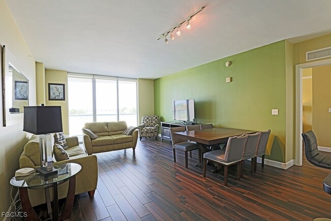 Photo - 3000 Oasis Grand Blvd Unit 505