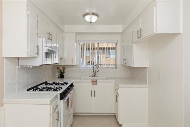 Photo - 800 Meyer Lane