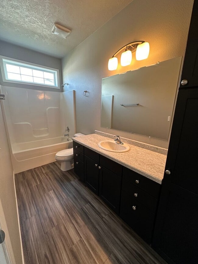 Photo - 3 Bedroom Townhouse!