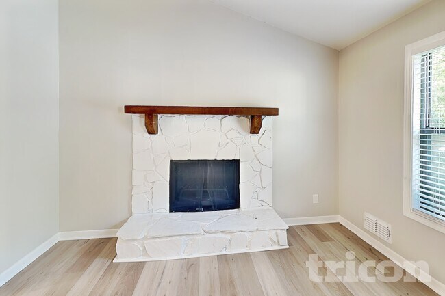 Photo - 278 Shalloway Dr NE