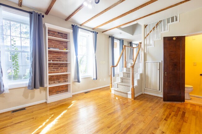 Photo - Lovely 3 BR/1.5 BA Semi-Detached Home in S...