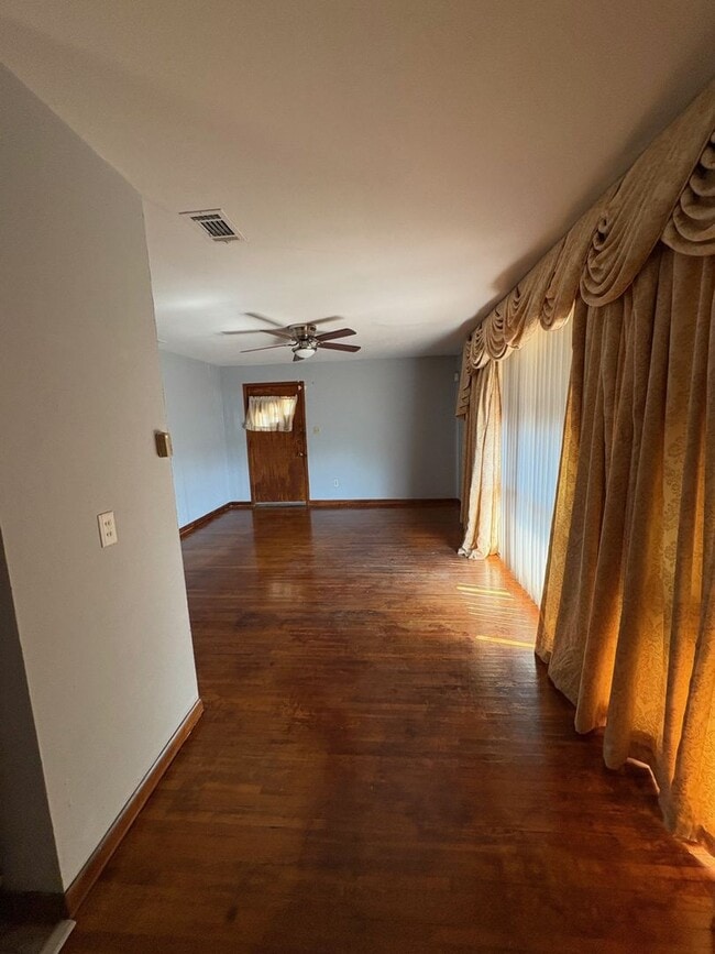 Photo - 3 Bedrooms and 1 Bathroom