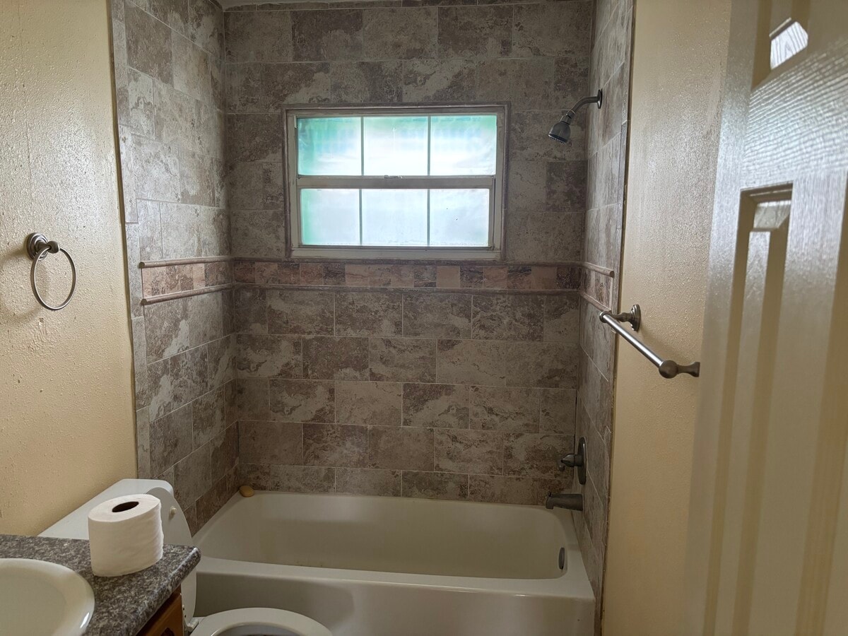 Photo - 5801 Cedar St NE