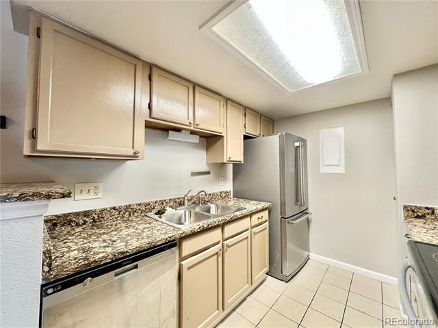 Photo - 8335 Fairmount Dr Unidad 5-204