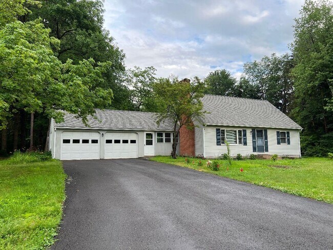 Photo - 9 Applewood Ln House