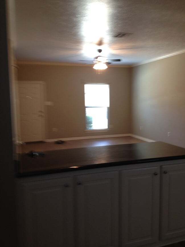 Photo - 1700 Mignonette Ln Unidad # A