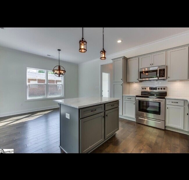 Photo - 105 Landwood Ave