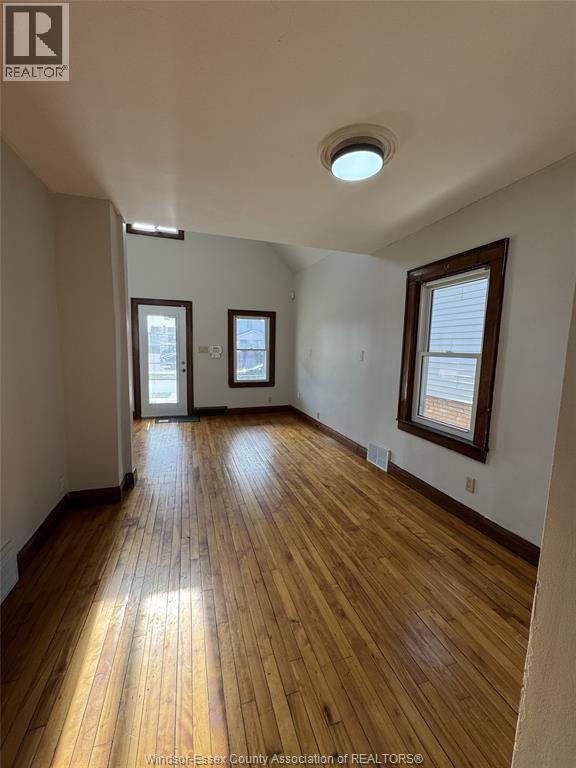 Photo - 1472 Langlois Ave