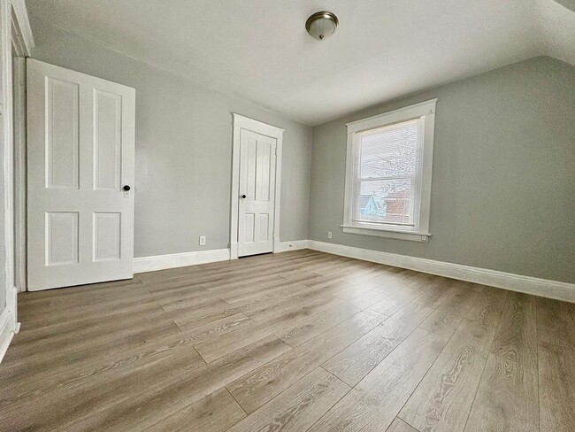 Photo - 108 E 6th St Unit APT 2