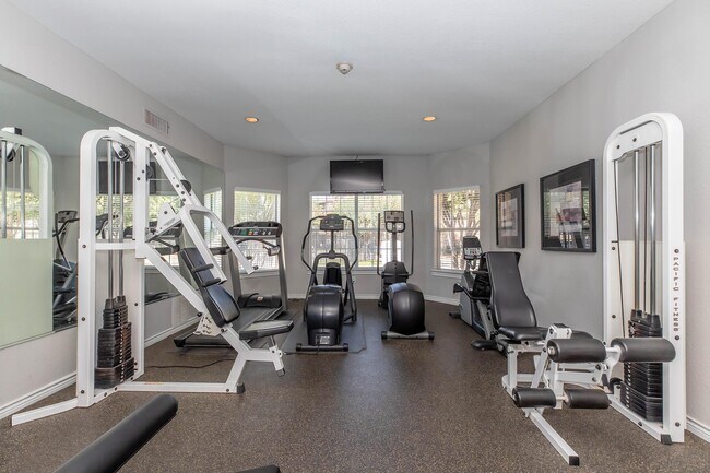 MANTÉNGASE EN FORMA EN WATERFORD AT VALLEY RANCH - Waterford at Valley Ranch