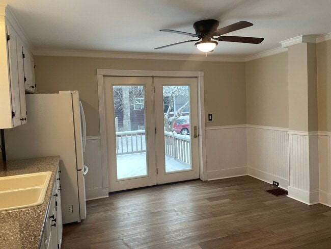 Photo - 242 N Hamilton St