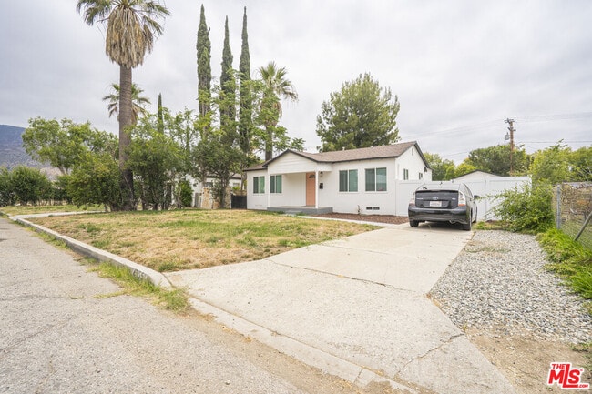 Photo - 4555 N Acacia Ave