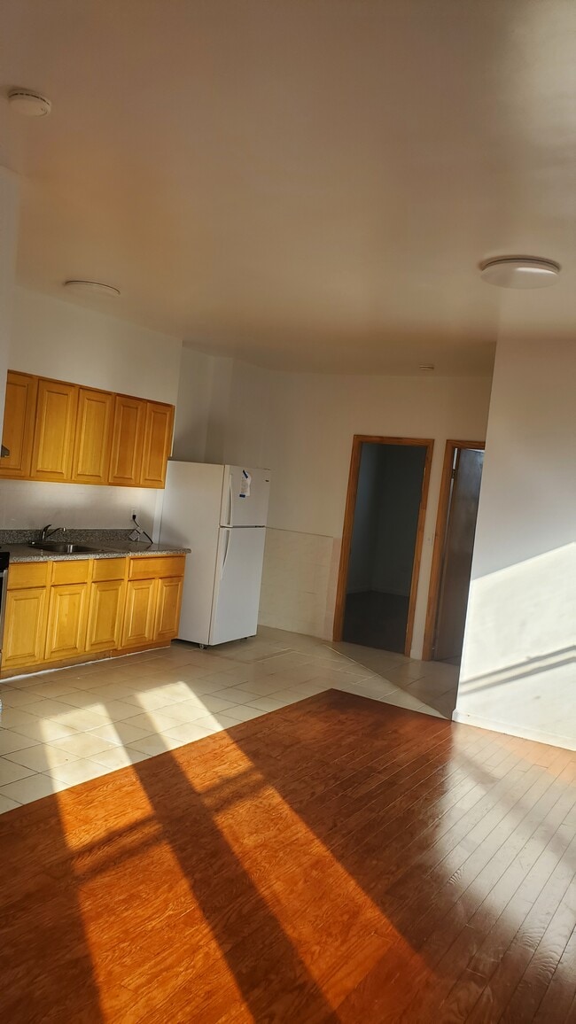 Building Photo - 6717 5th Ave Unit FL 3